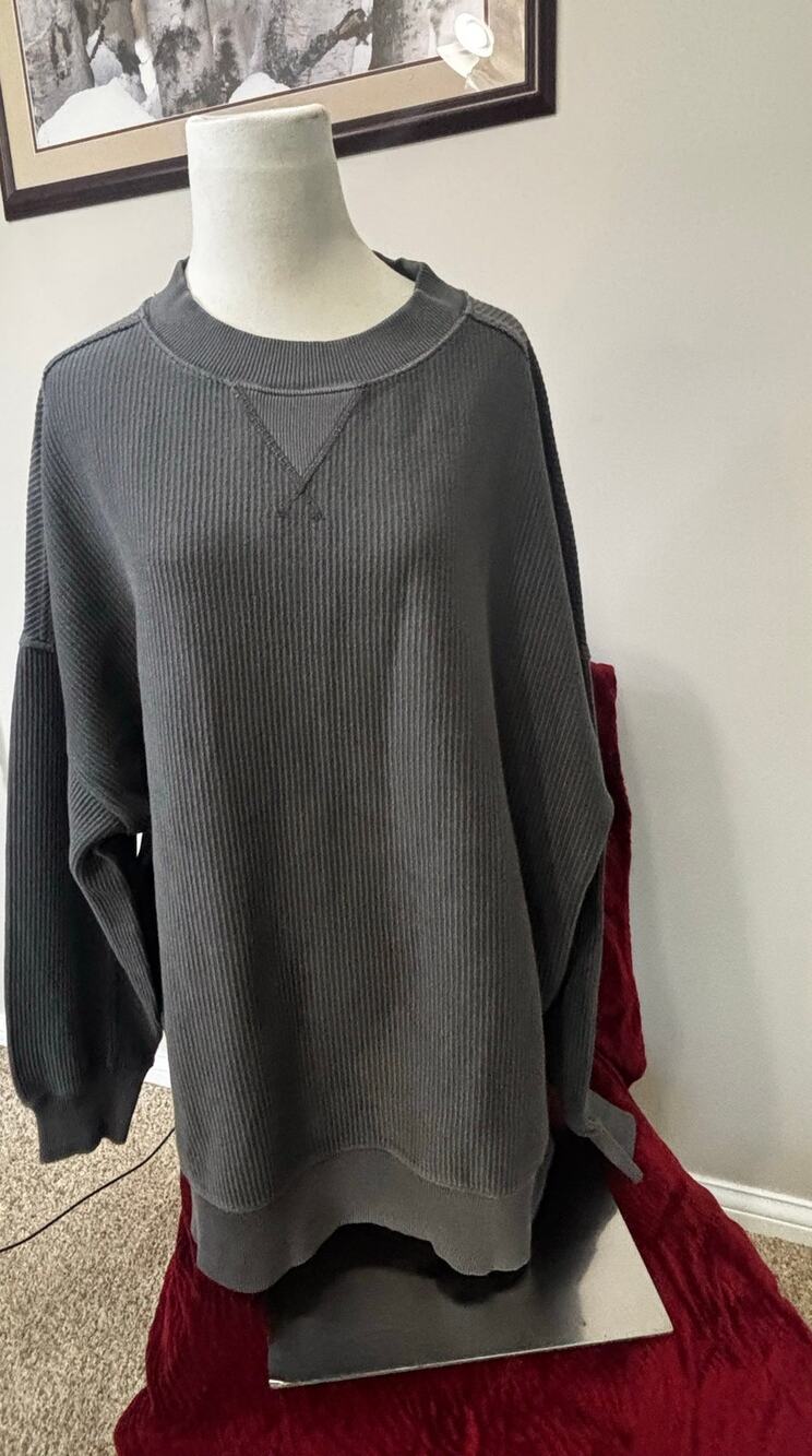 EUC Aerie charcoal gray relaxed oversized waffle knit ladies shirt - size medium